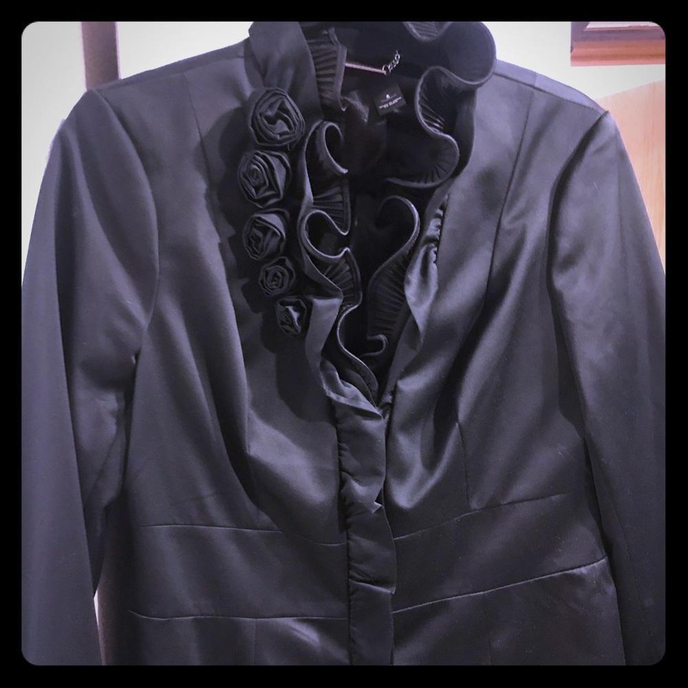 Beautiful White House Black Market Jacket 8